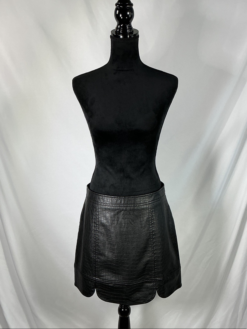 Skies Are Blue Black Faux Crocodile Mini Skirt Size Large